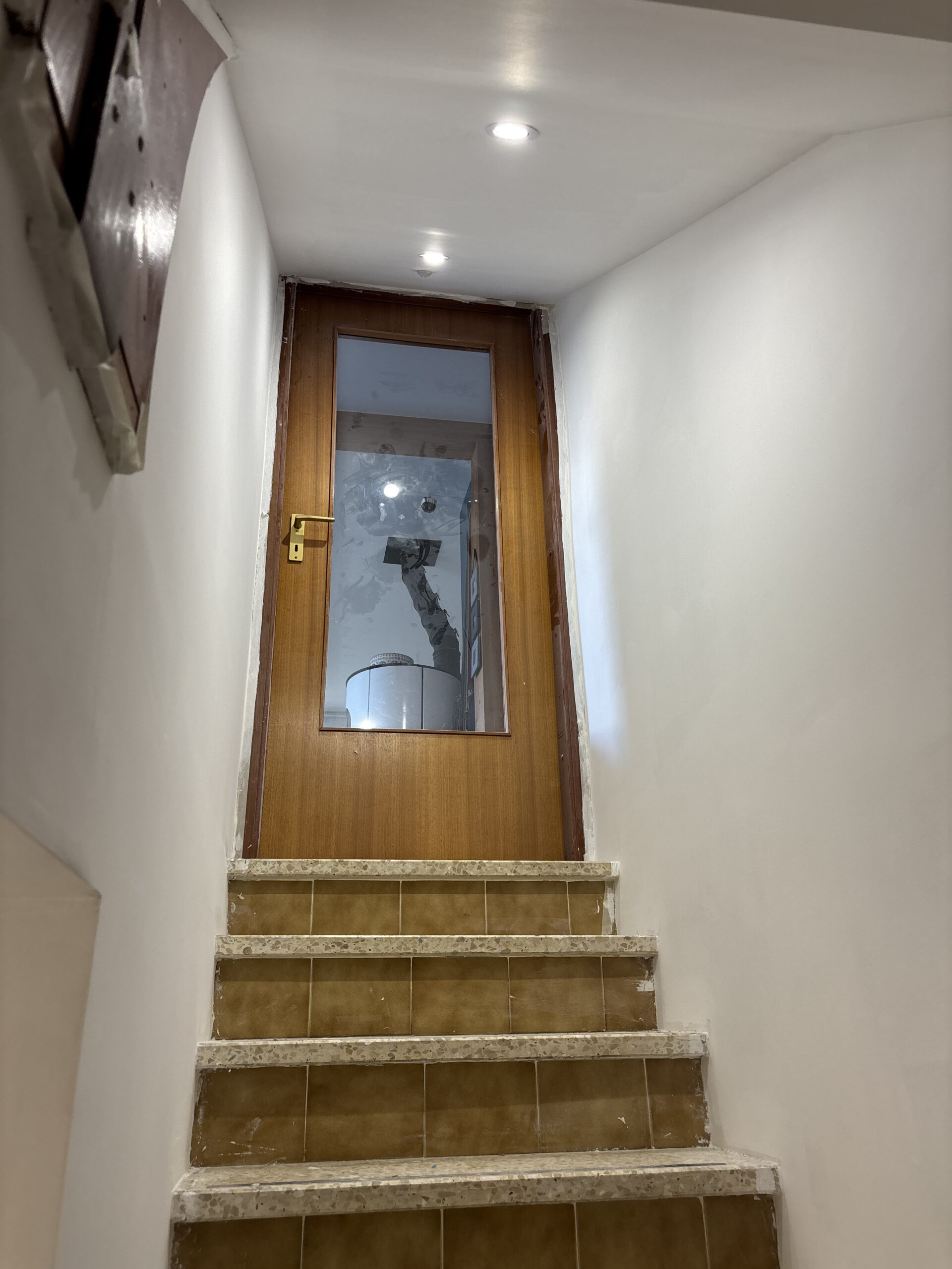 Entrée et escalier rénovés à Prelle